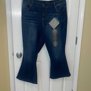 A3 denim Cropped jeans  20W new with tags no smoking home.l